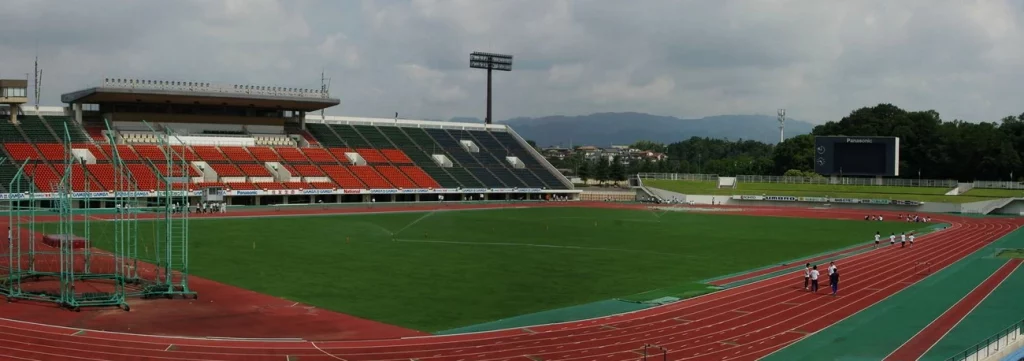 мемориальный стадион Бампаку после Экспо-70 в Осаке